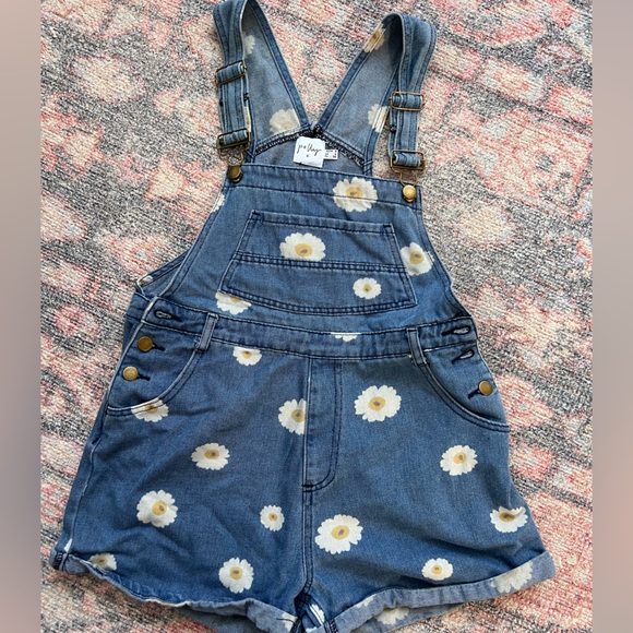 Polly Denim Overall Shortalls with White Daisy Flower Pattern - Picture 1 of 3